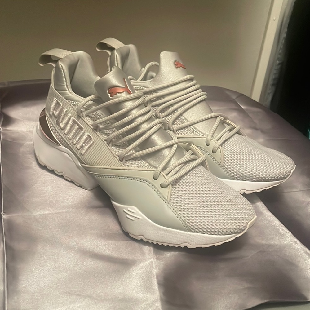 Grey and rose gold Women’s Pumas size 7.5